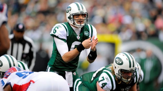 Jets quarterback Mark Sanchez takes snap
